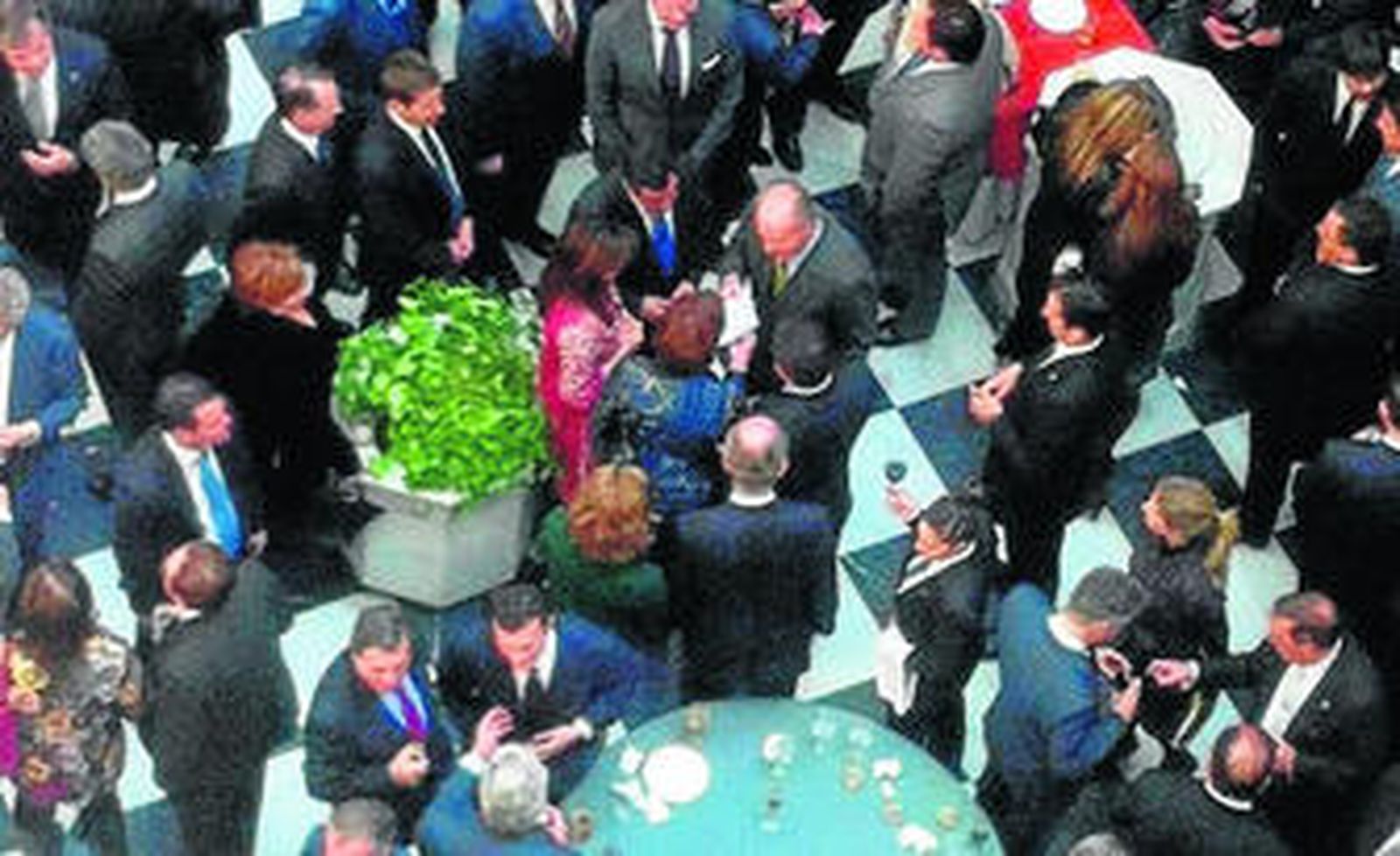 En la imagen, Araujo cuando le entregó la carta al Rey el pasado 19 de marzo.