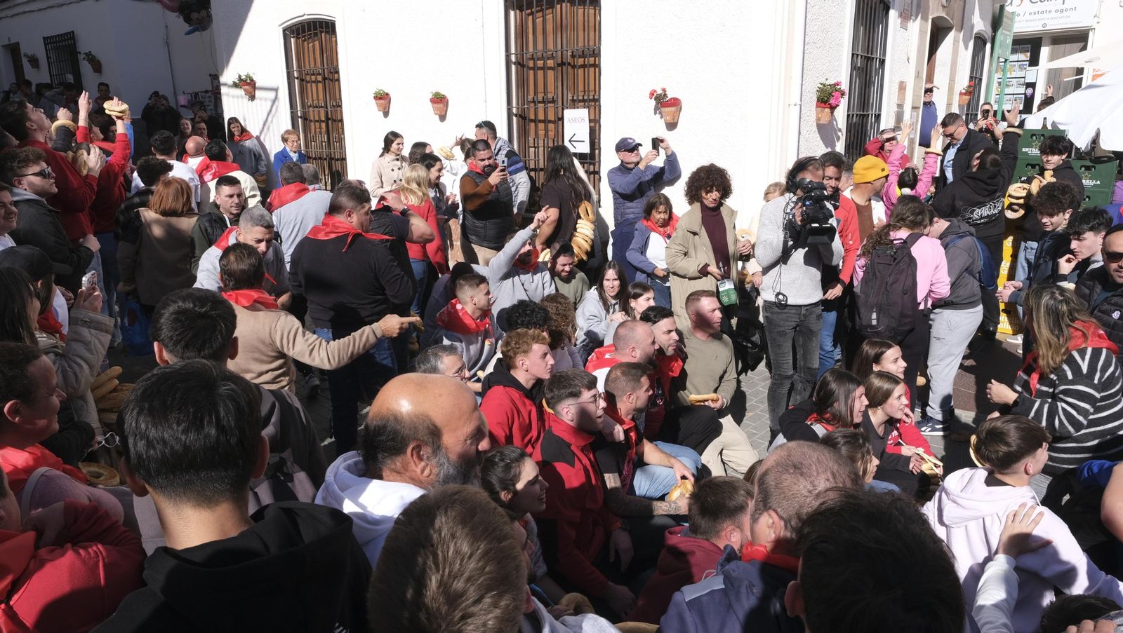Procesión de San Sebastián y tirada de roscos en Lubrín, en imágenes