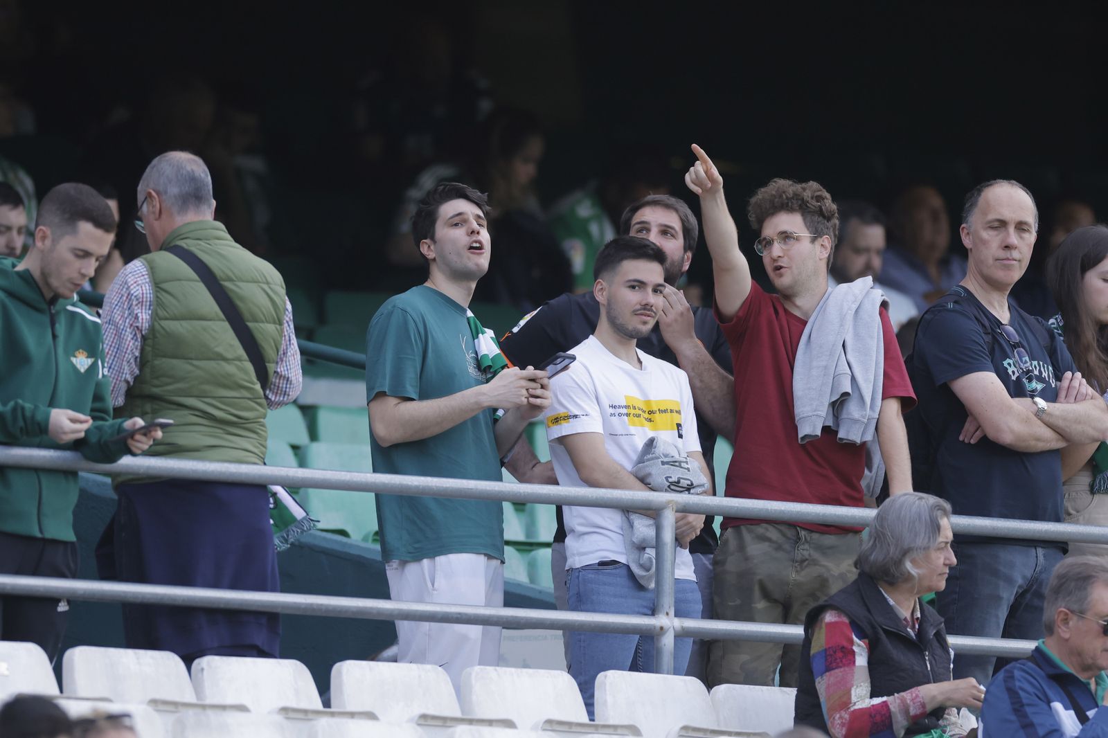Búscate en las fotos del Betis-Manchester