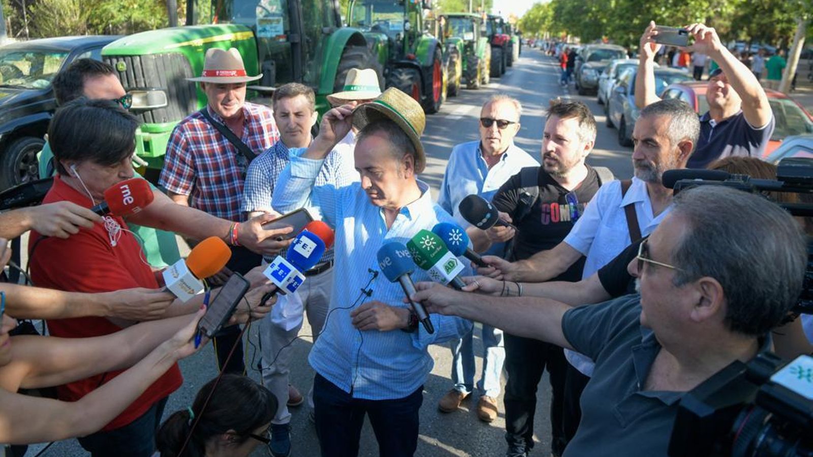 Canutazo de prensa antes del inicio de la tractorada de Granada