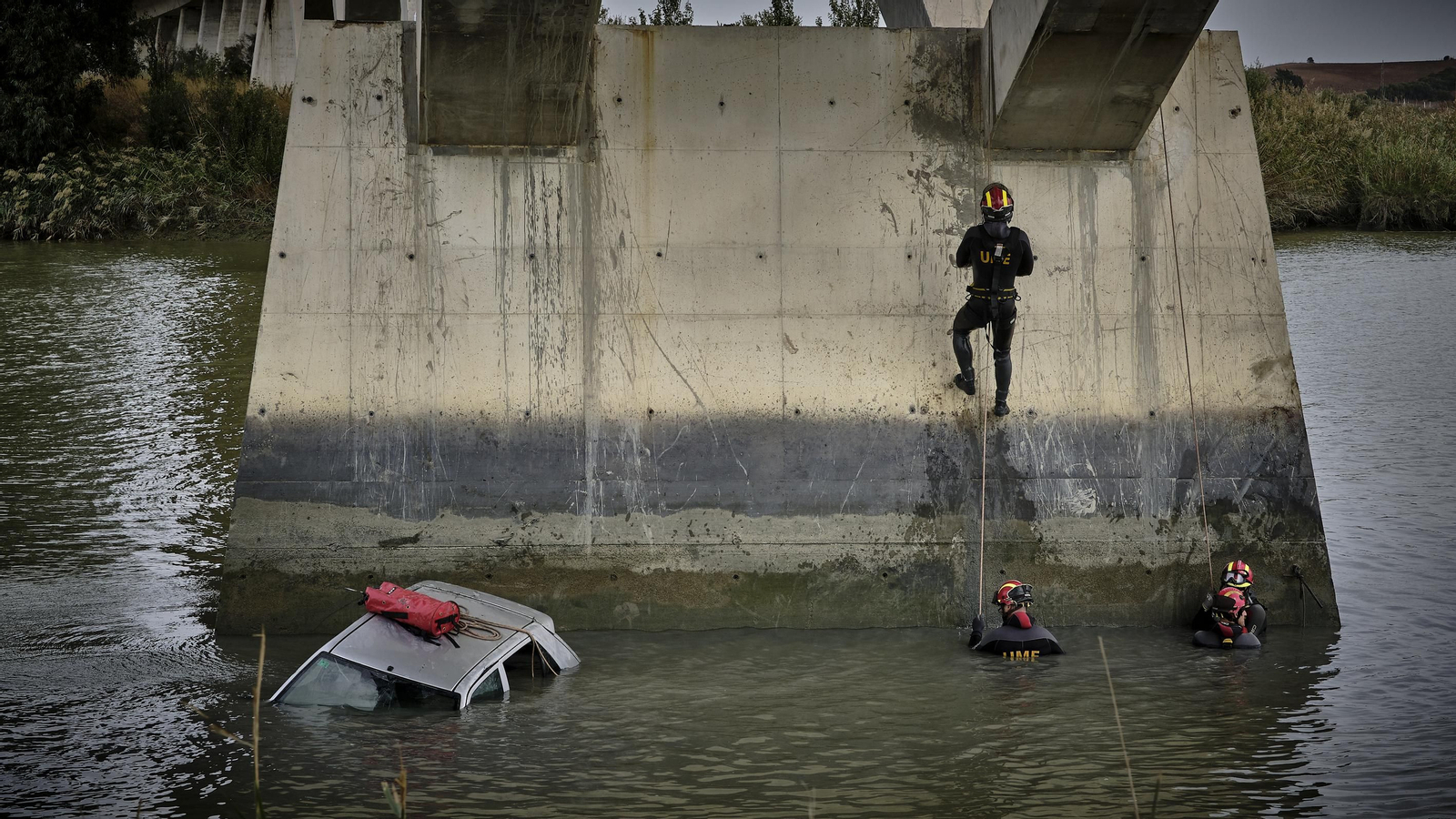 Operación de rescate de víctimas en El Portal