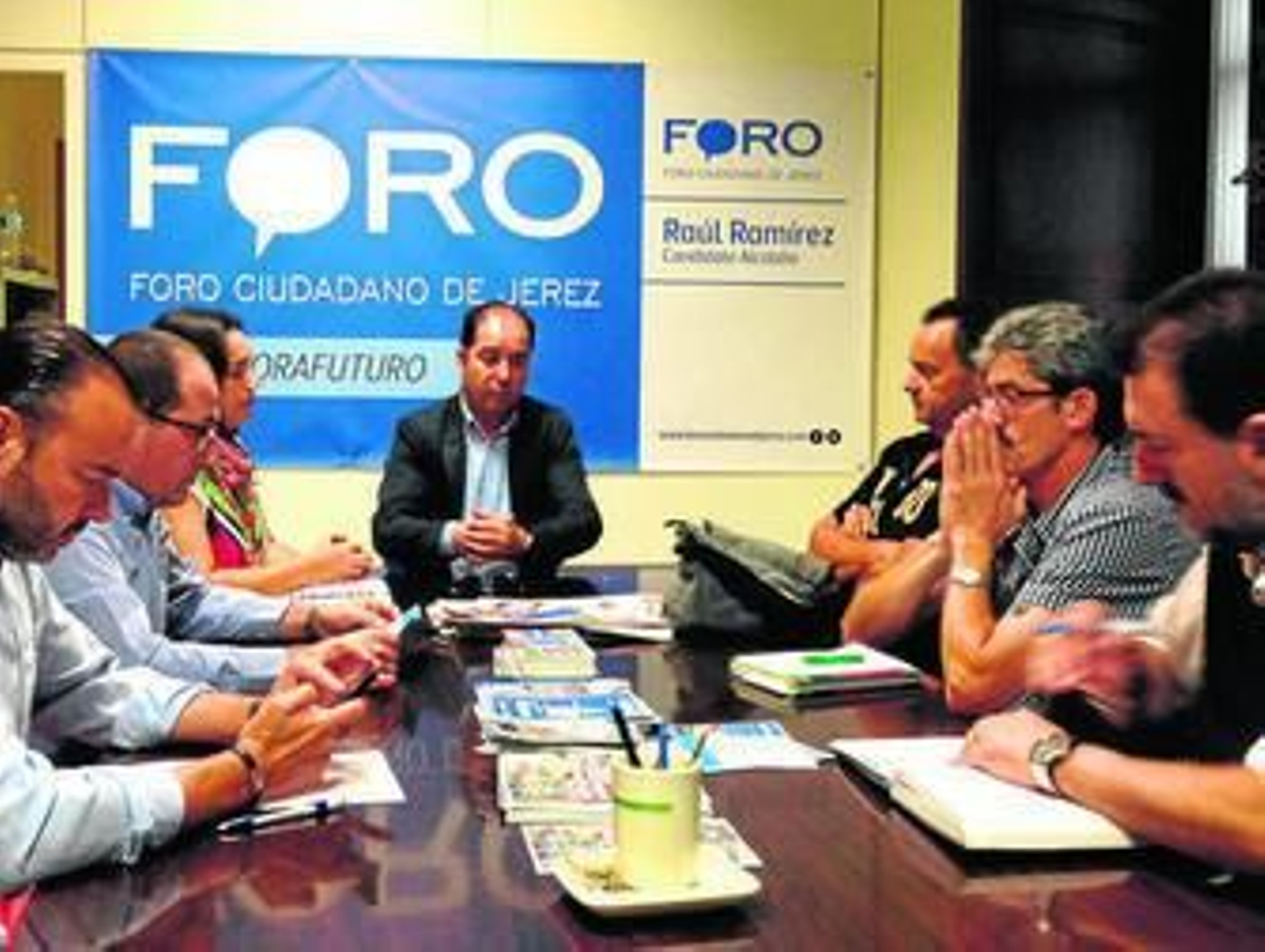 Un momento de la reunión de Foro con el comité de empresa del servicio de autobuses urbanos.