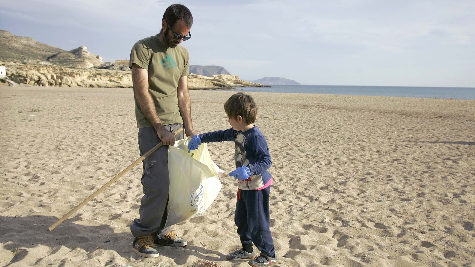 Una de las limpiezas de playa que se han hecho en la provincia.