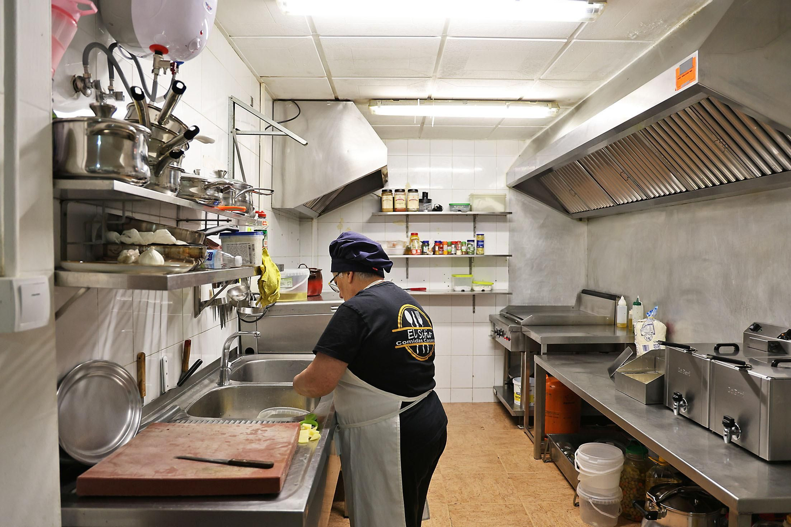 Imágenes del cambio radical de un bar de Huelva tras el paso de Chicote en 'Pesadilla en la cocina'