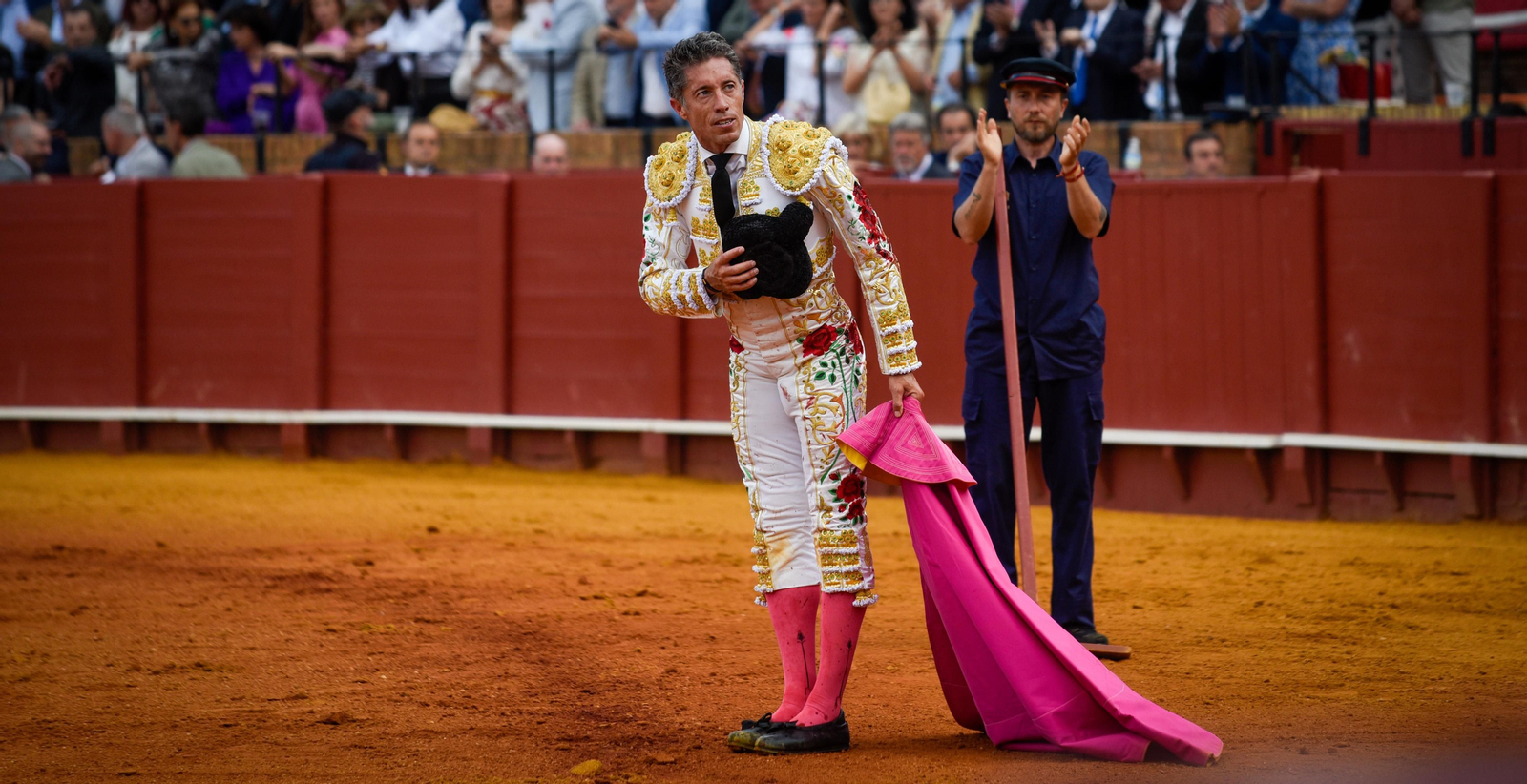 Las imágenes de la corrida de toros de El Fandi, Manuel Escribano y Esaú Fernández