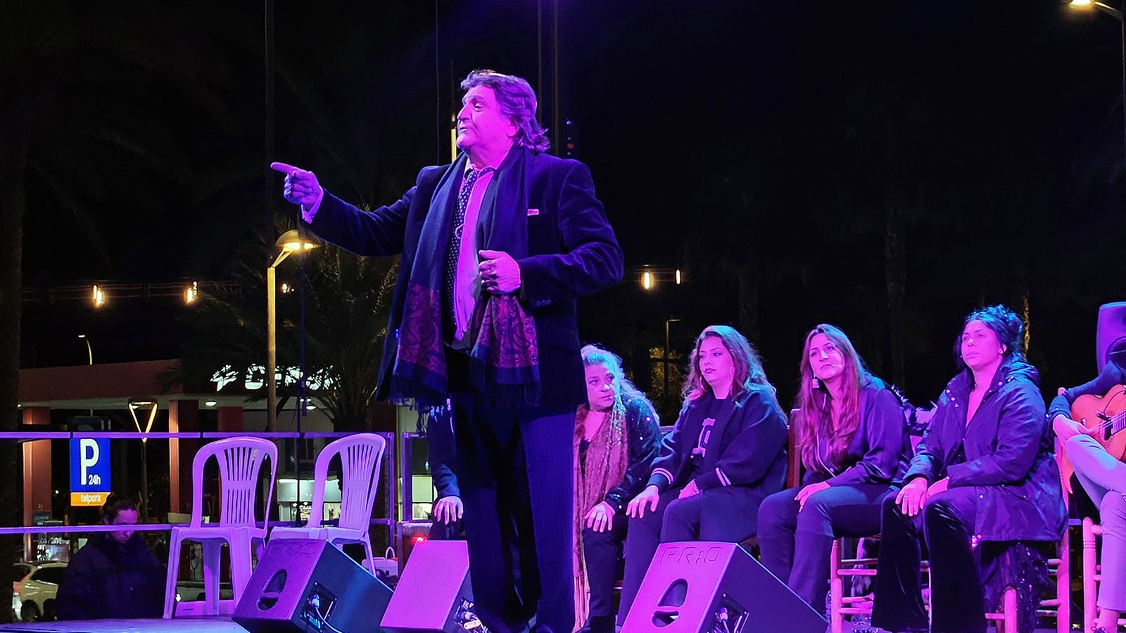 Los Sordera mostrando su faceta más navideña en Almería.