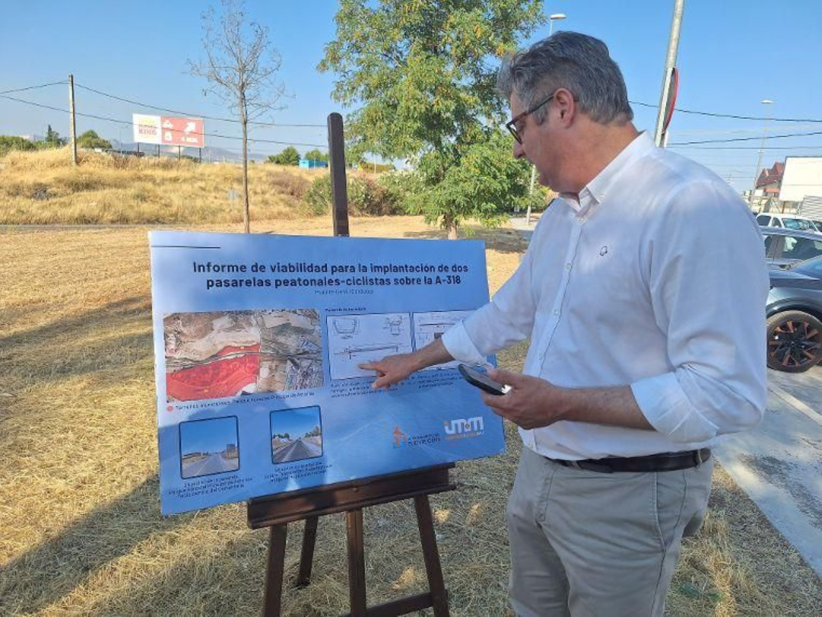 Sergio Velasco presenta el proyecto de las pasarelas en la A-318.