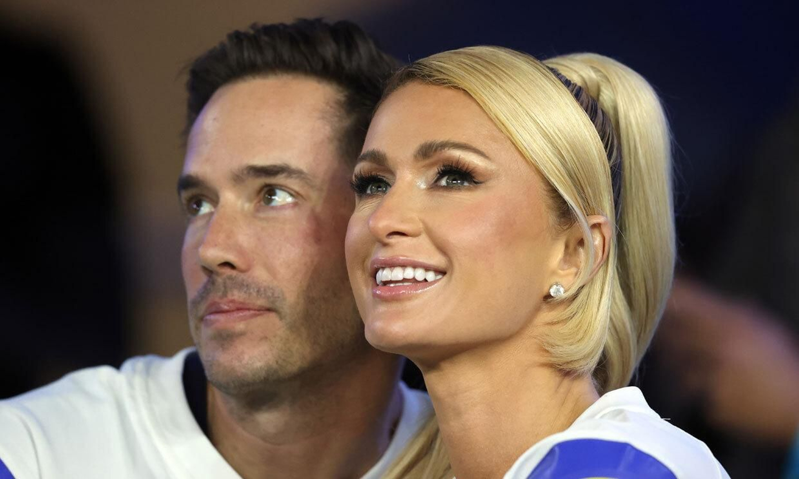 Paris Hilton con su prometido, el empresario Carter Reum.