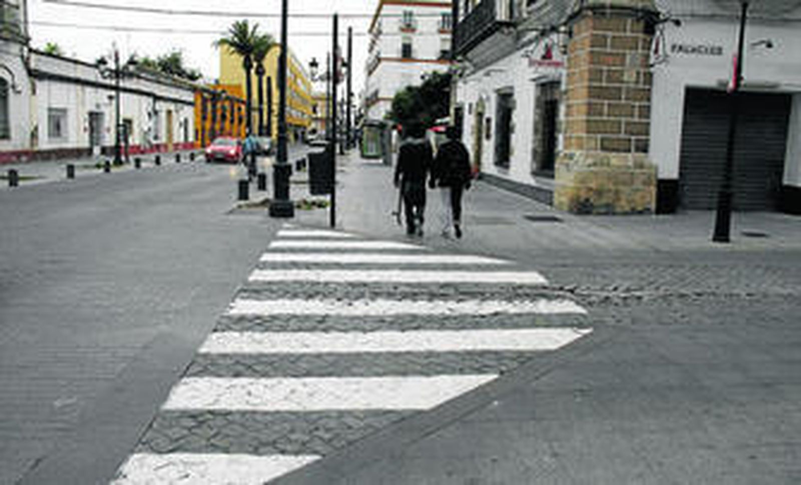 Una imagen de la avenida Micaela Aramburu, donde el Área de Medio Ambiente tiene previsto intervenir antes de final de año para recuperar el arbolado.