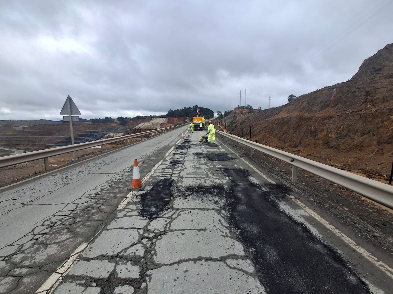 Carretera dañada por el temporal en la provincia de Huelva.
