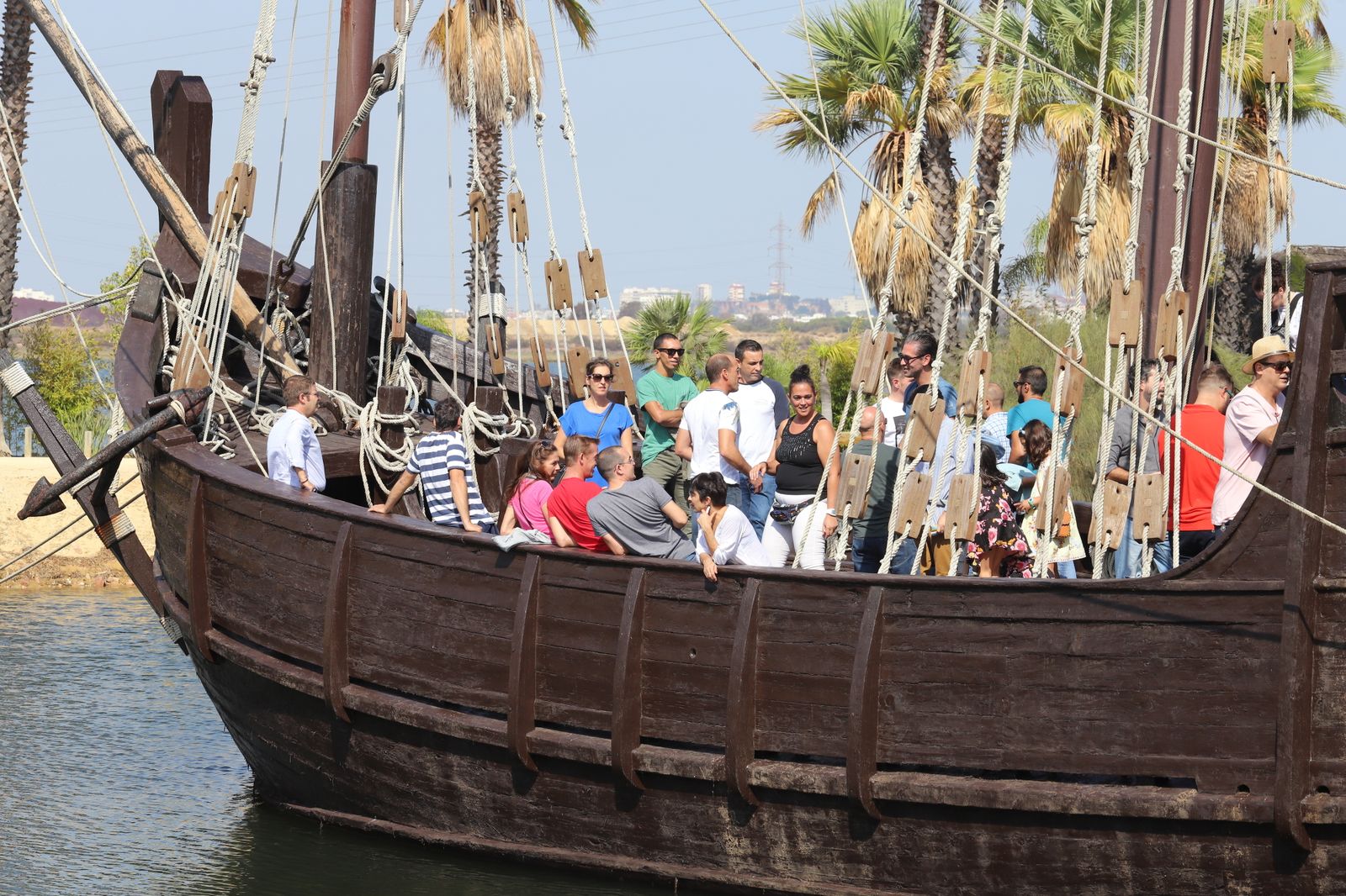 Imágenes de la jornada de puertas abiertas en el Muelle de las Carabelas
