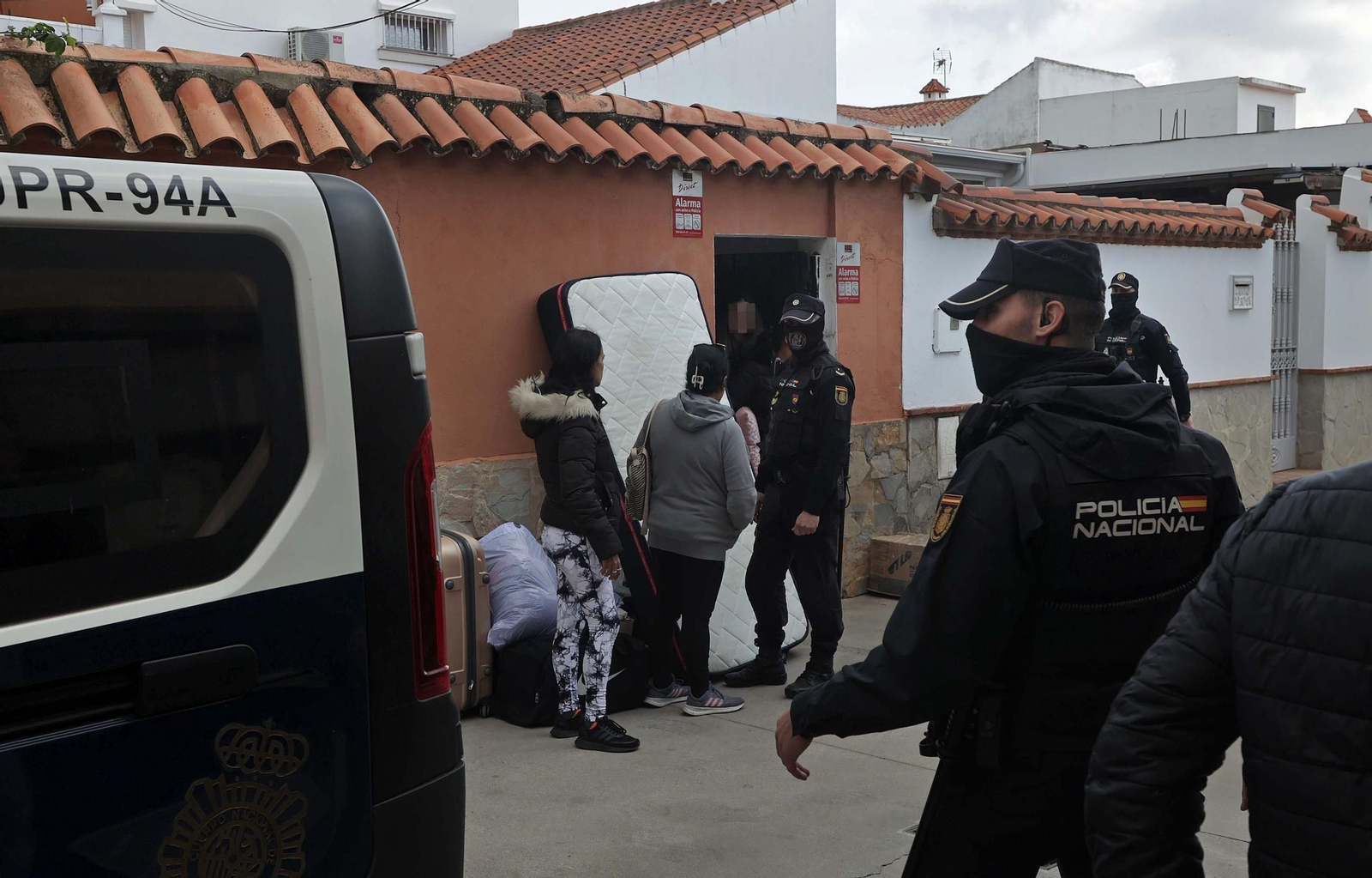Fotos del desahucio ejecutado en la barriada de El Rinconcillo en Algeciras