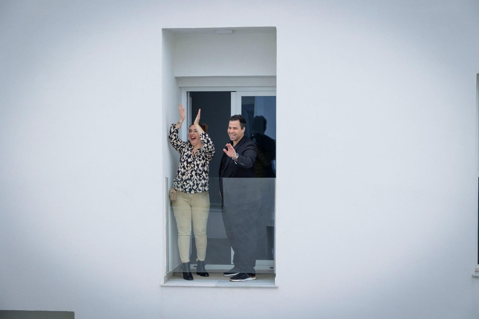 La emocionante entrega de llaves de las casas de Doctor Marañón en Cádiz, en imágenes