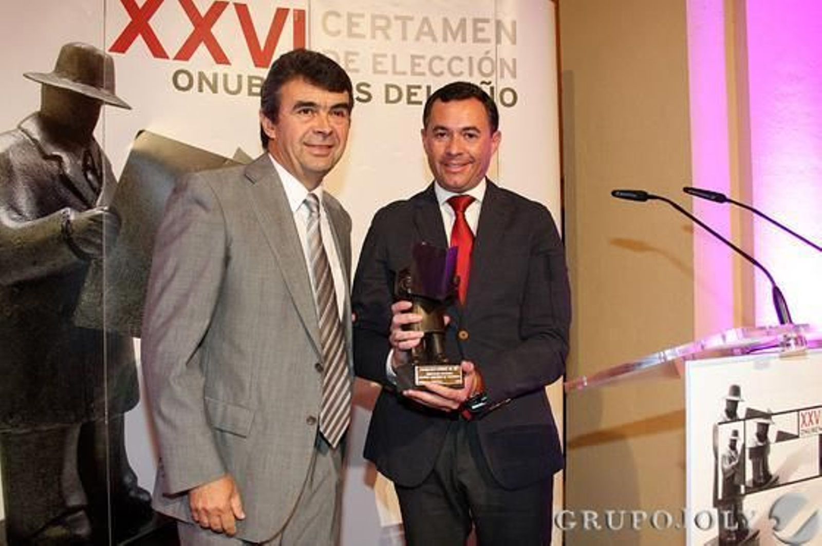José Martín y el alcalde de Cortegana, José Enrique Borrallo.

Foto: Alberto Dominguez/ Paqui Segarra