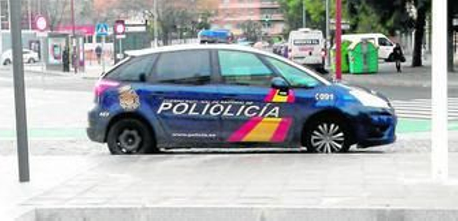 Un patrullero de la Policía Nacional con las puertas reutilizadas y mal rotulado, la semana pasada en San Bernardo. Un patrullero de la Policía Nacional con las puertas reutilizadas y mal rotulado, la semana pasada en San Bernardo.