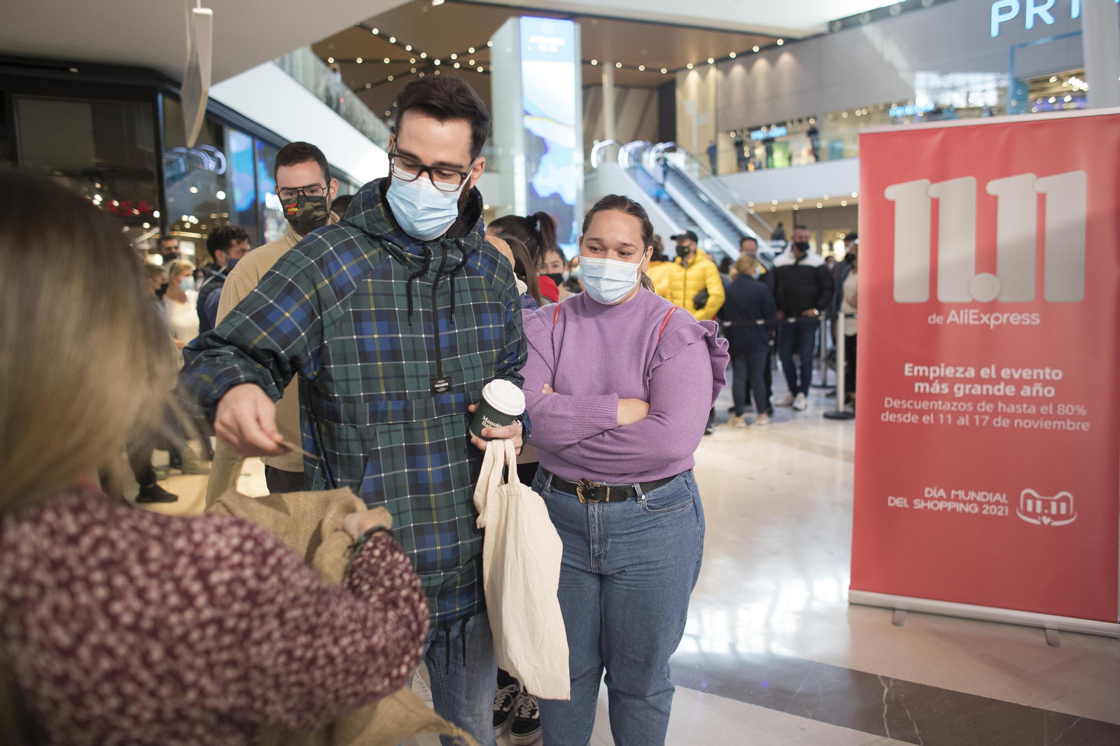 Así ha sido la apertura de AliExpress Plaza en el Centro Comercial Lagoh de Sevilla