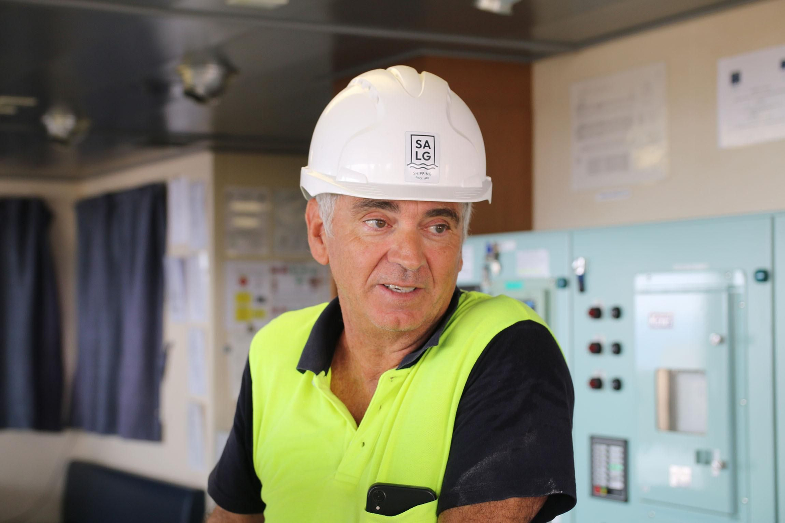 Así se carga en grandes barcos el yeso de Almería para exportarlo al extranjero