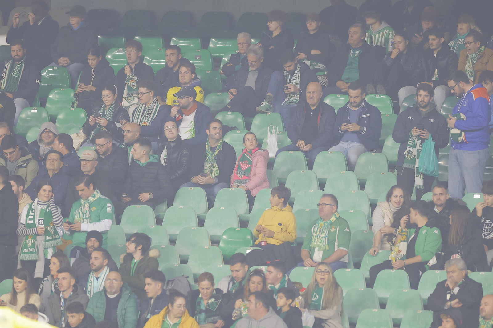 Búscate en las fotos del Betis-Las Palmas