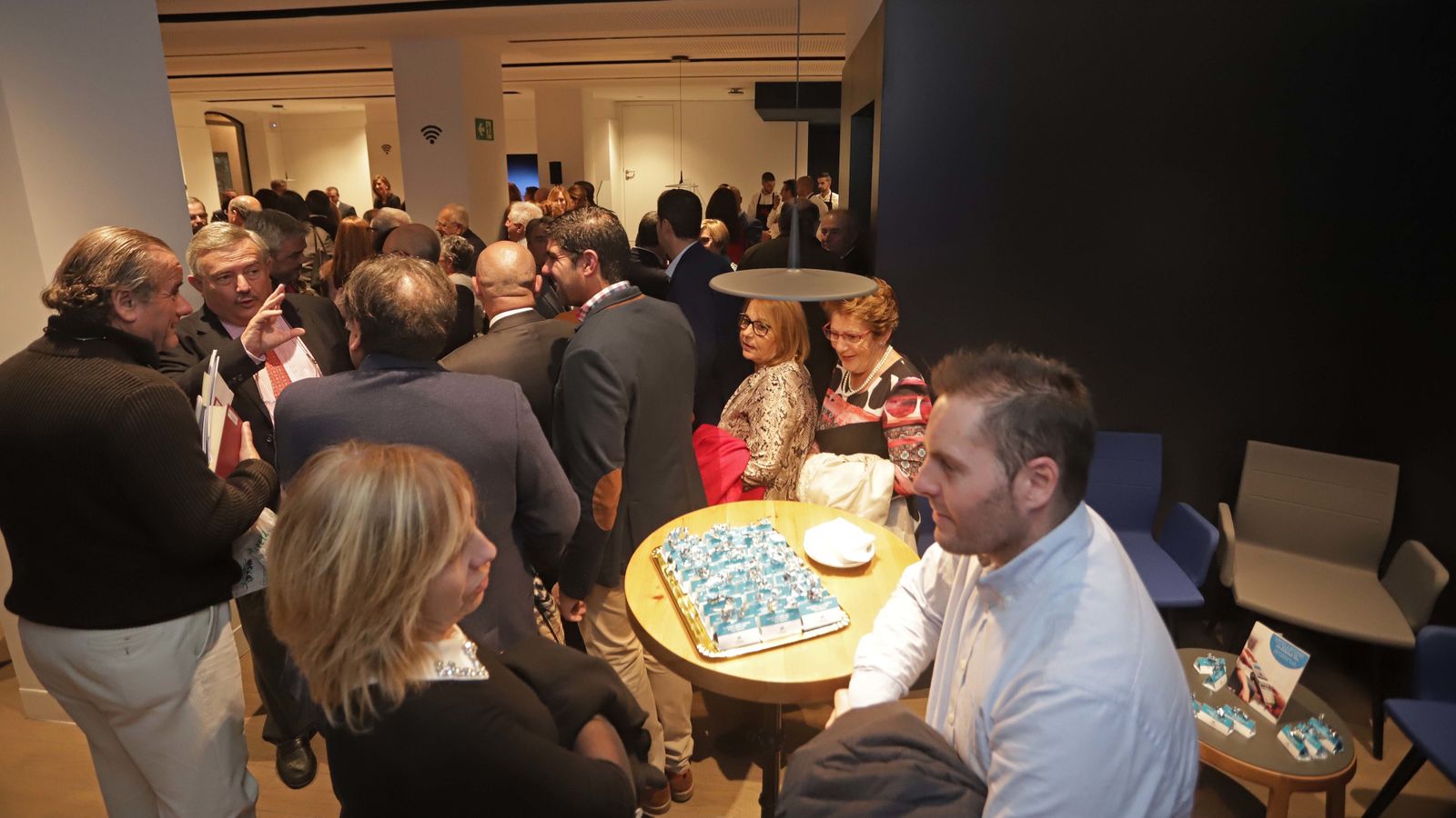 Inauguración de la nueva oficina de La Caixa en imágenes