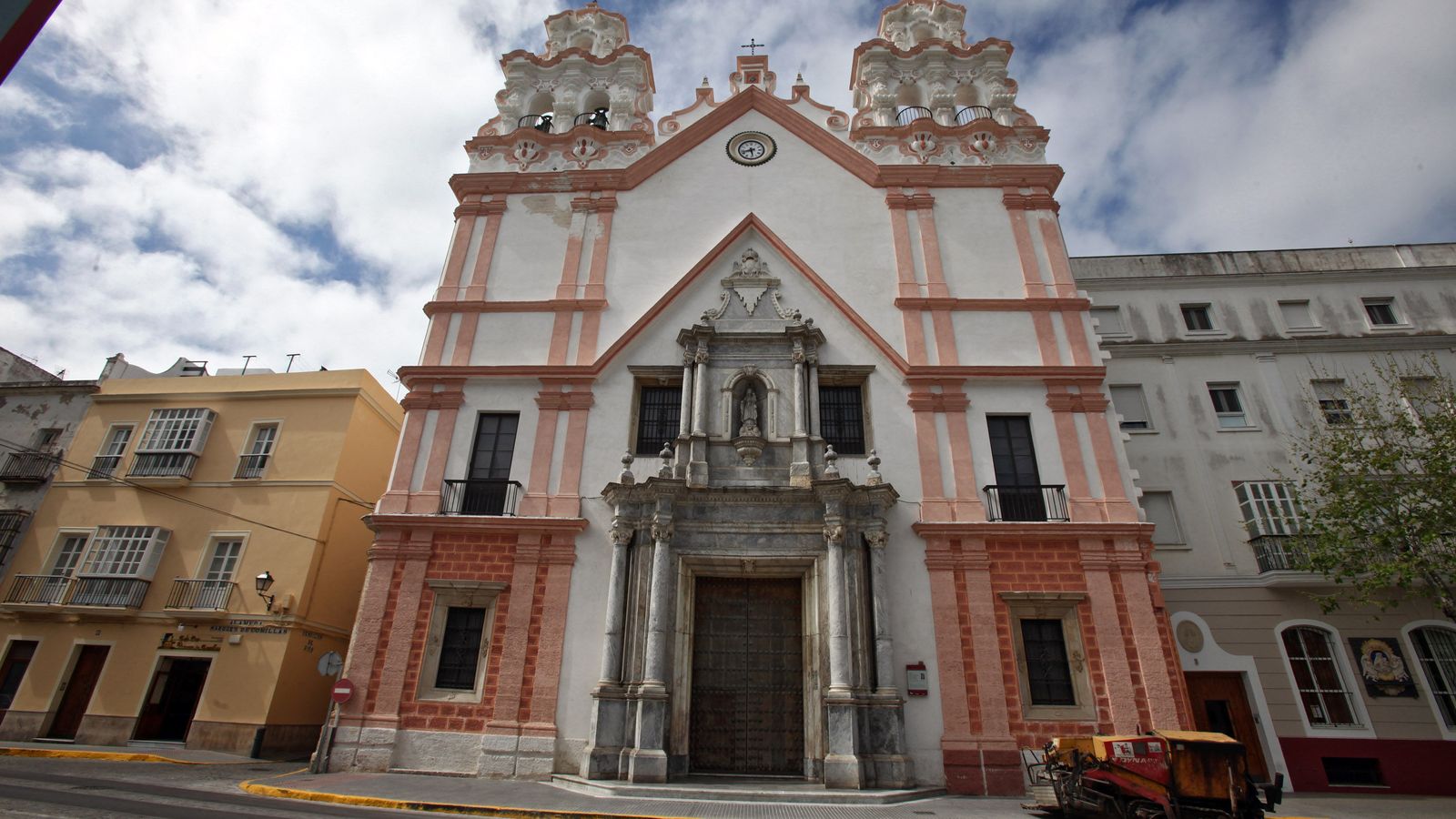 Fachada de la iglesia del Carmen en la Alameda.