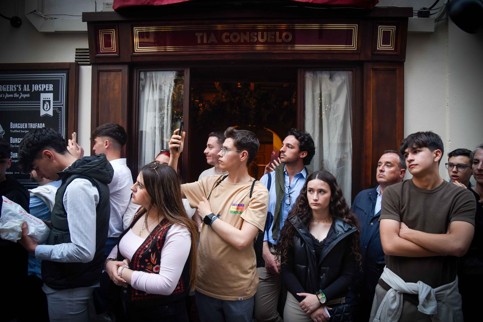 La Hermandad del Cristo de la Corona en la Semana Santa de Sevilla 2025