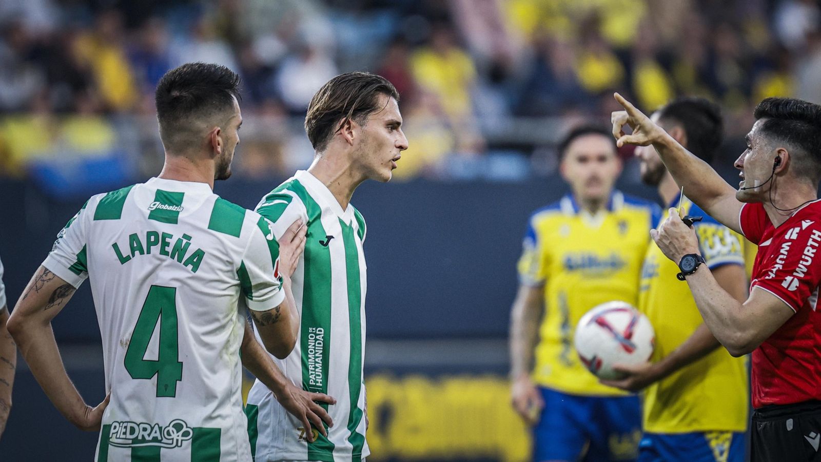 Búscate entre las imágenes del partido de fútbol entre Cádiz CF y Córdoba CF