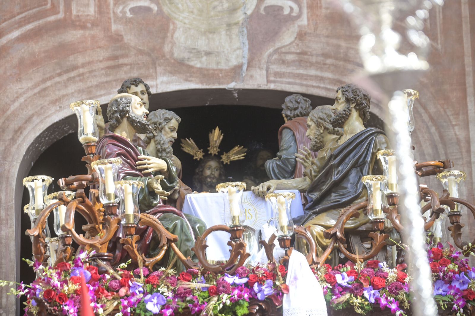 Así vivió Granada la salida de la Hermandad de la Santa Cena Sacramental 2025