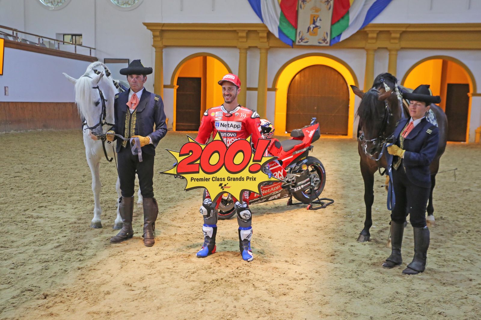 Imágenes de ambiente y caravana motera en Jerez