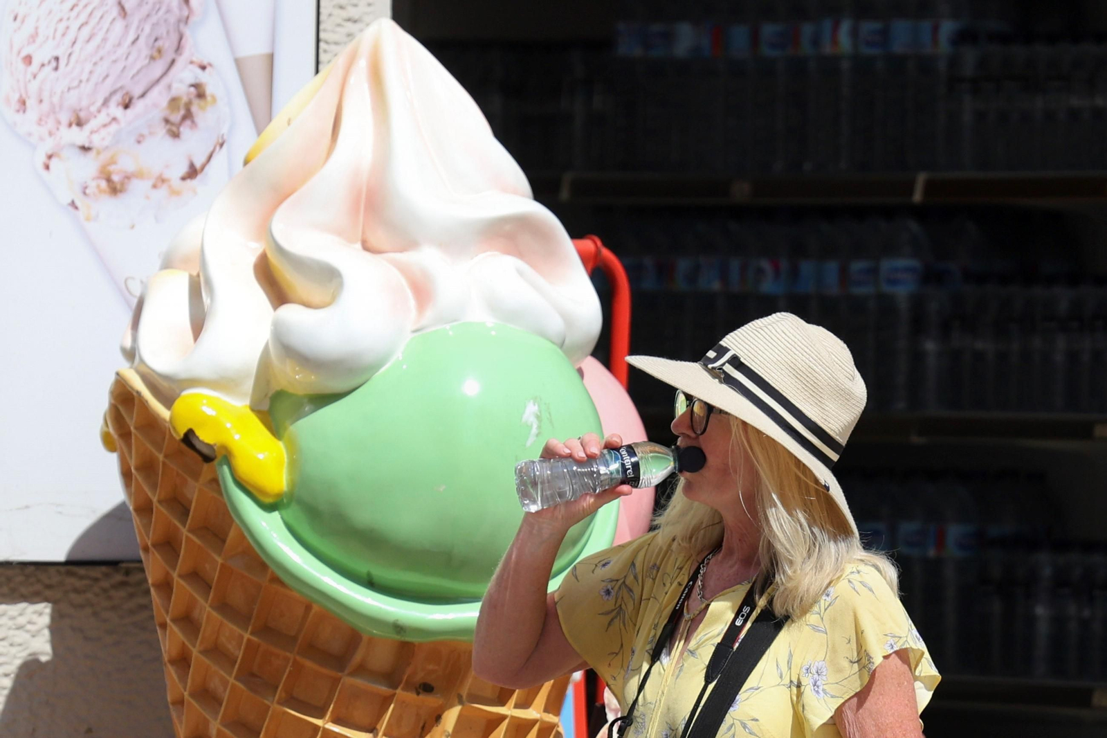 El terral vuelve a Málaga para poner los termómetros en 40 grados por primera vez este verano.