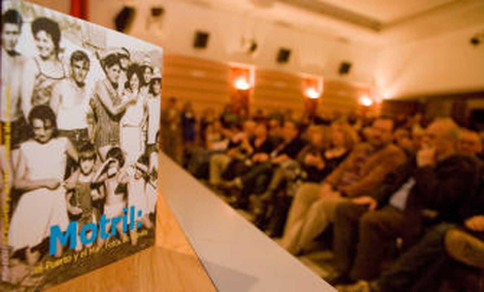 Un libro de imágenes del Puerto de Motril pone punto y final a su centenario