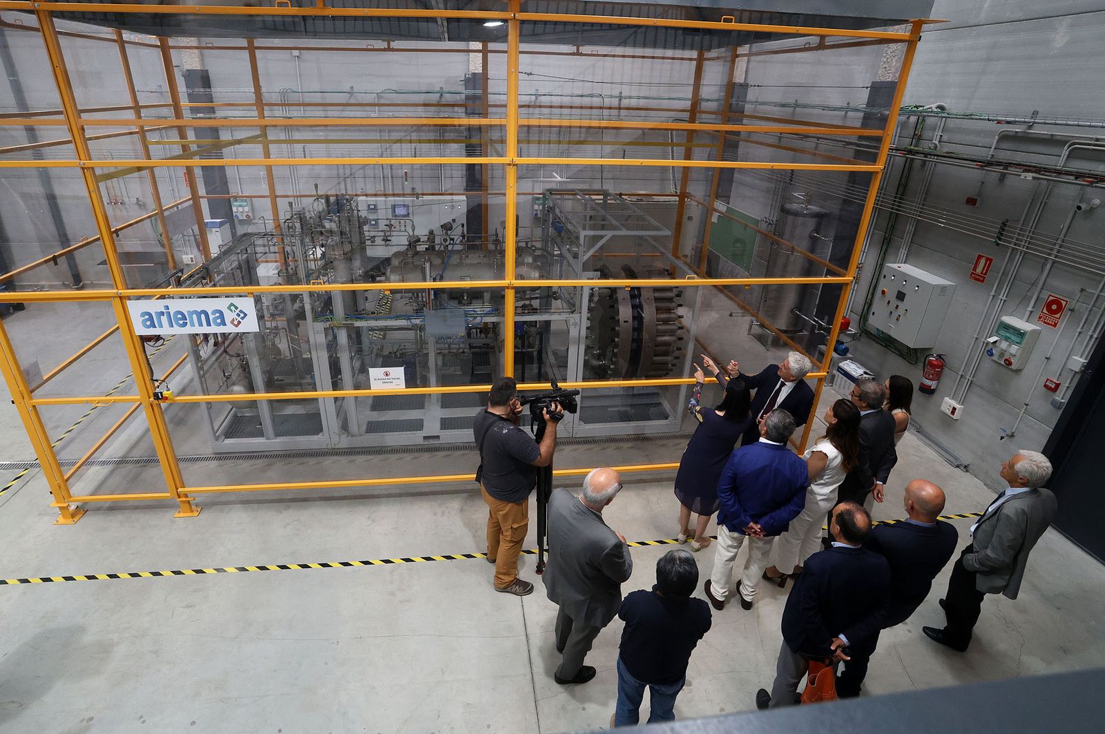 Imágenes de la visita de Jorge Paradela a las instalaciones de la empresa Ariema Energía y Medioambiente SL, especializada en hidrógeno verde