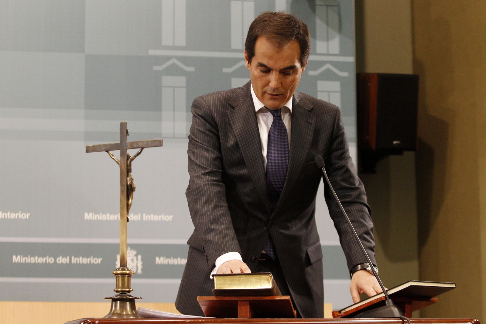 Los miembros del gabinete de Zoido juran sus cargos