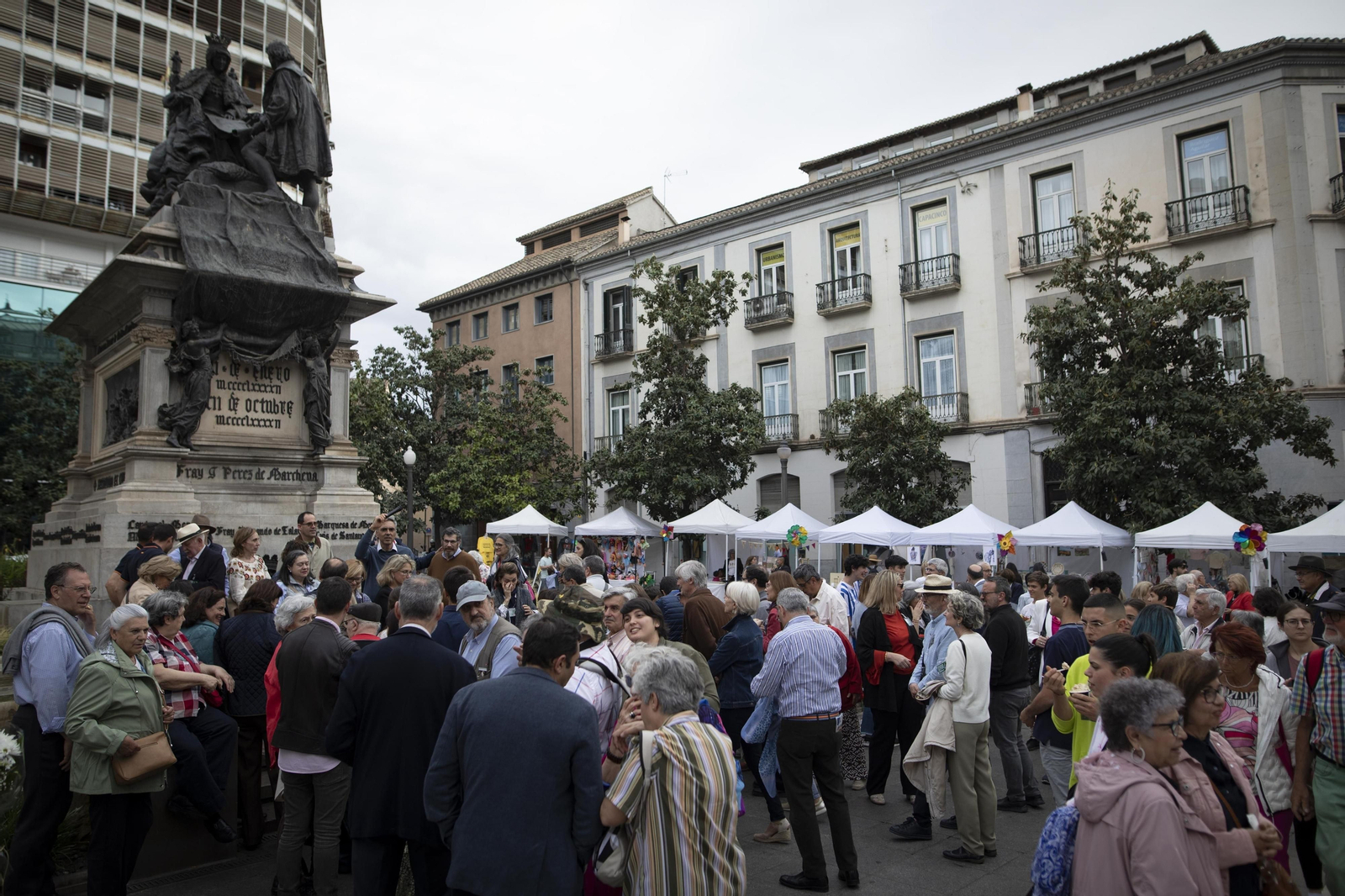 Las mejores fotos de la Noche en Blanco de Granada: del concierto de Xoel López a partidos de baloncesto