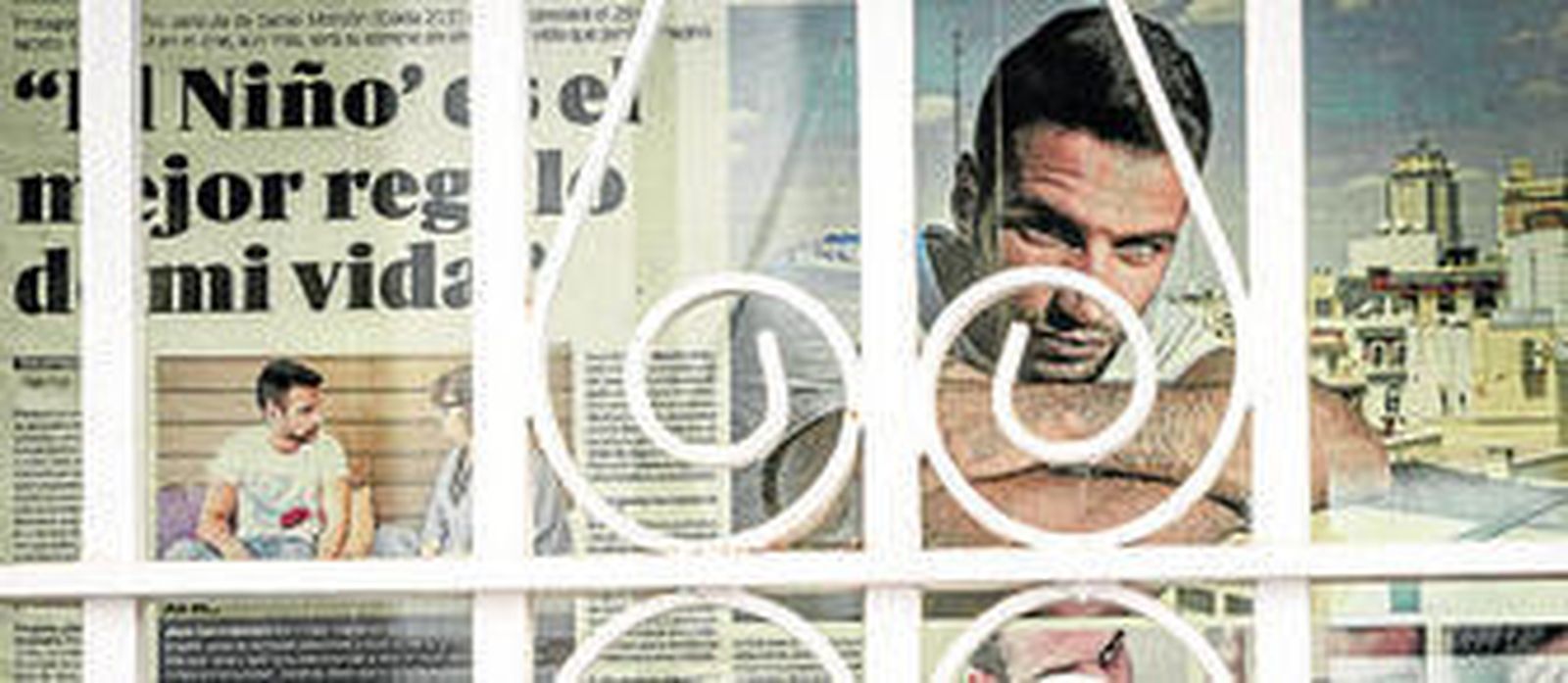 Recorte del Marca expuesto en la churrería de la familia Castro en Vejer, junto al nuevo mercado de abastos.