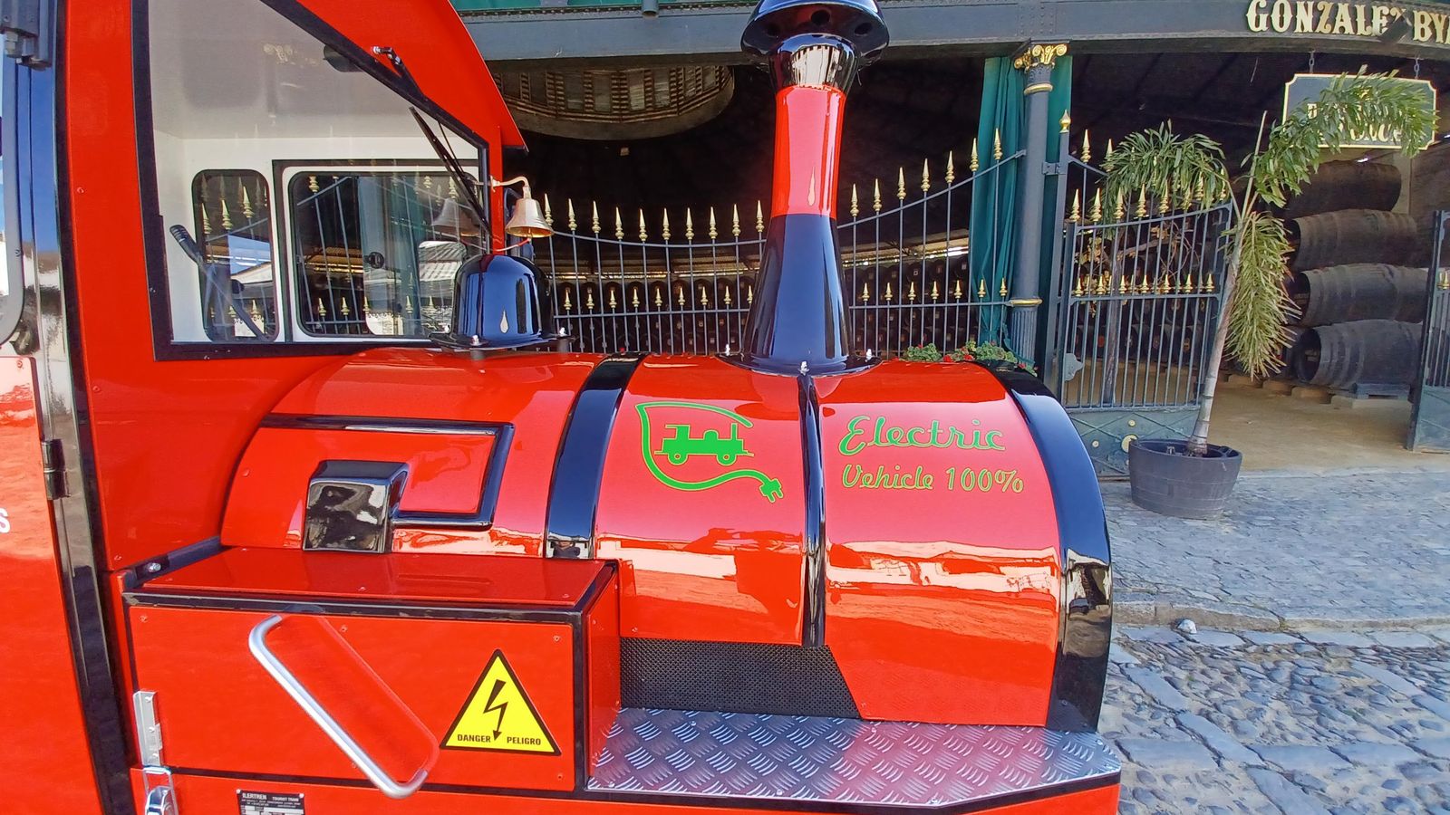 El tren turístico eléctrico.