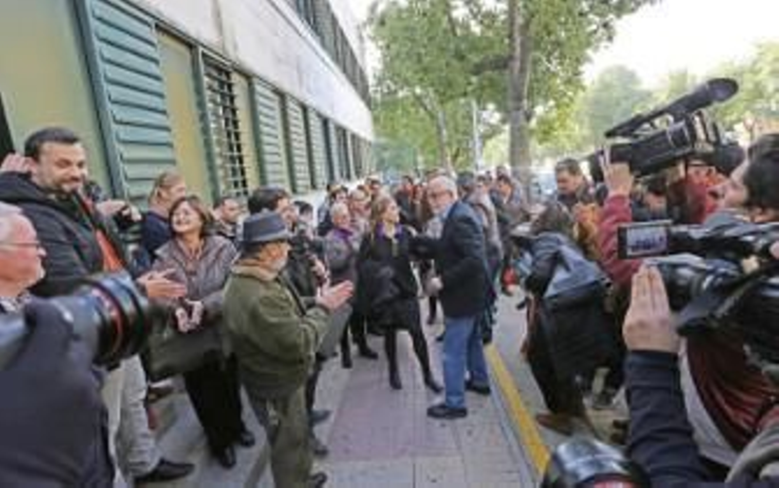 La familia de Pemán estudia recurrir el archivo de la querella a Fernández