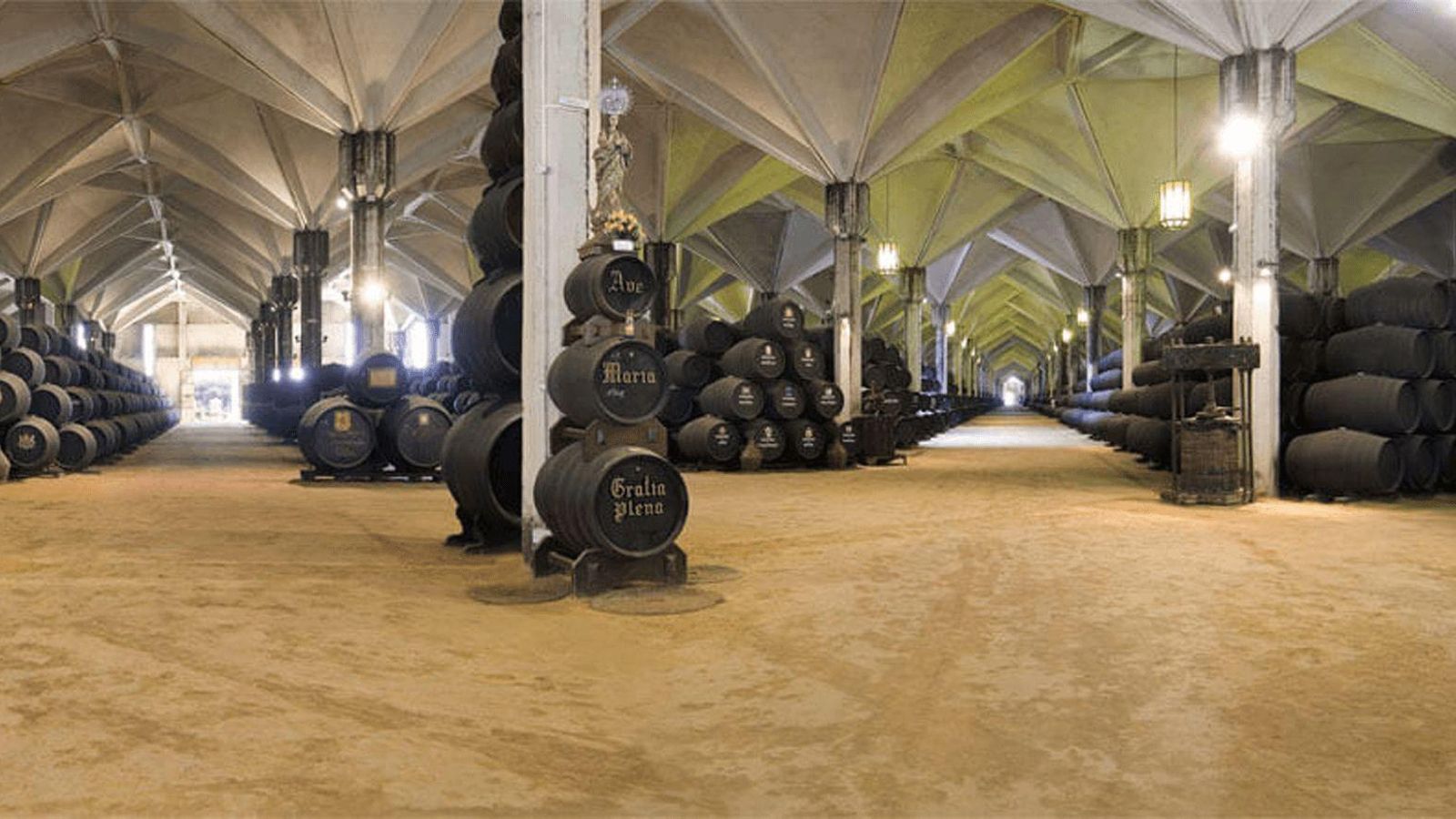 Interior de las bodegas Williams & Humbert.
