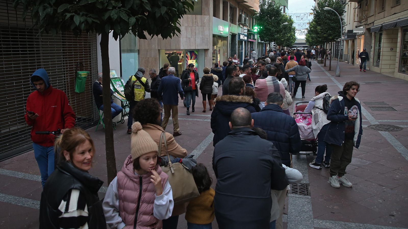 Fotos del II Roscón de Reyes gigante en Algeciras