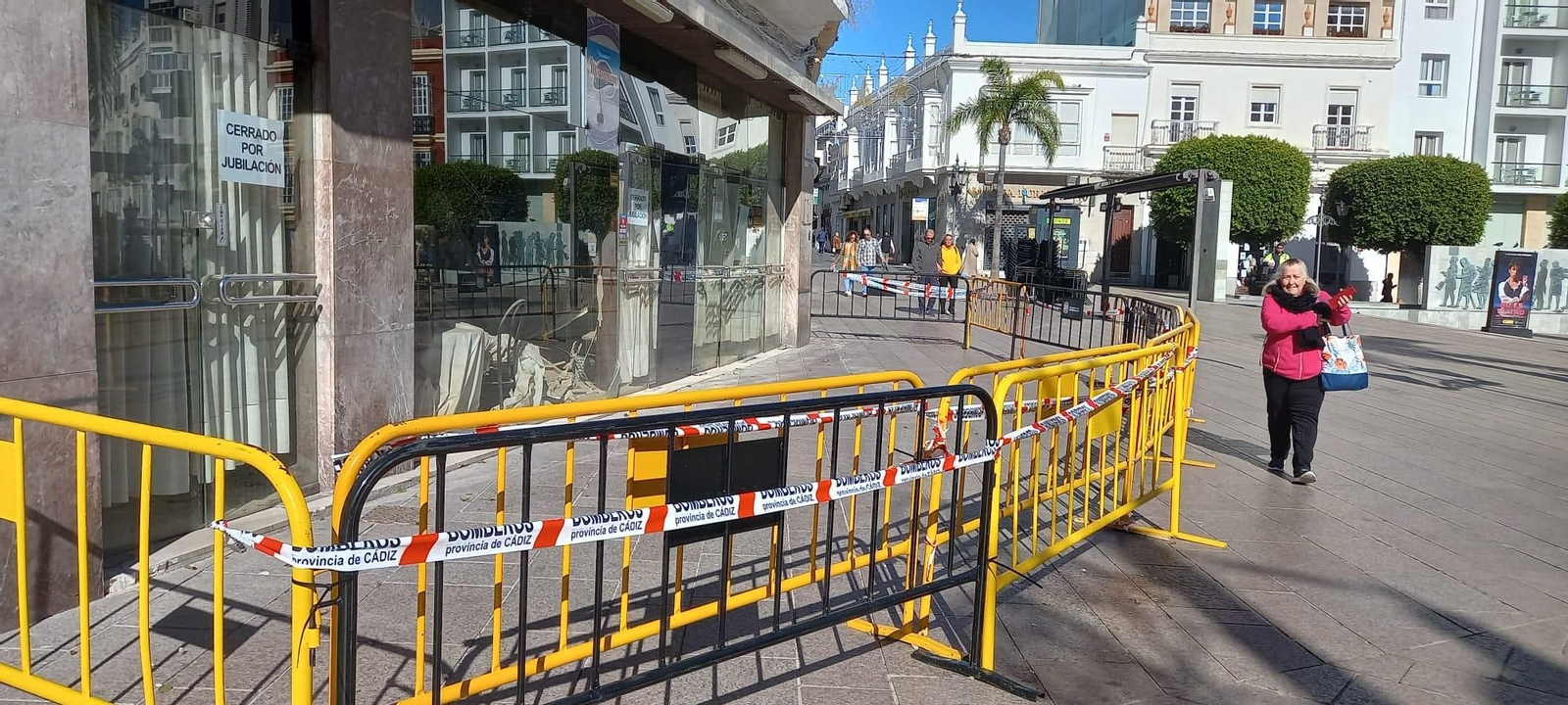 El perímetro de la finca lleva acordonado desde hace más de una semana por razones de seguridad.