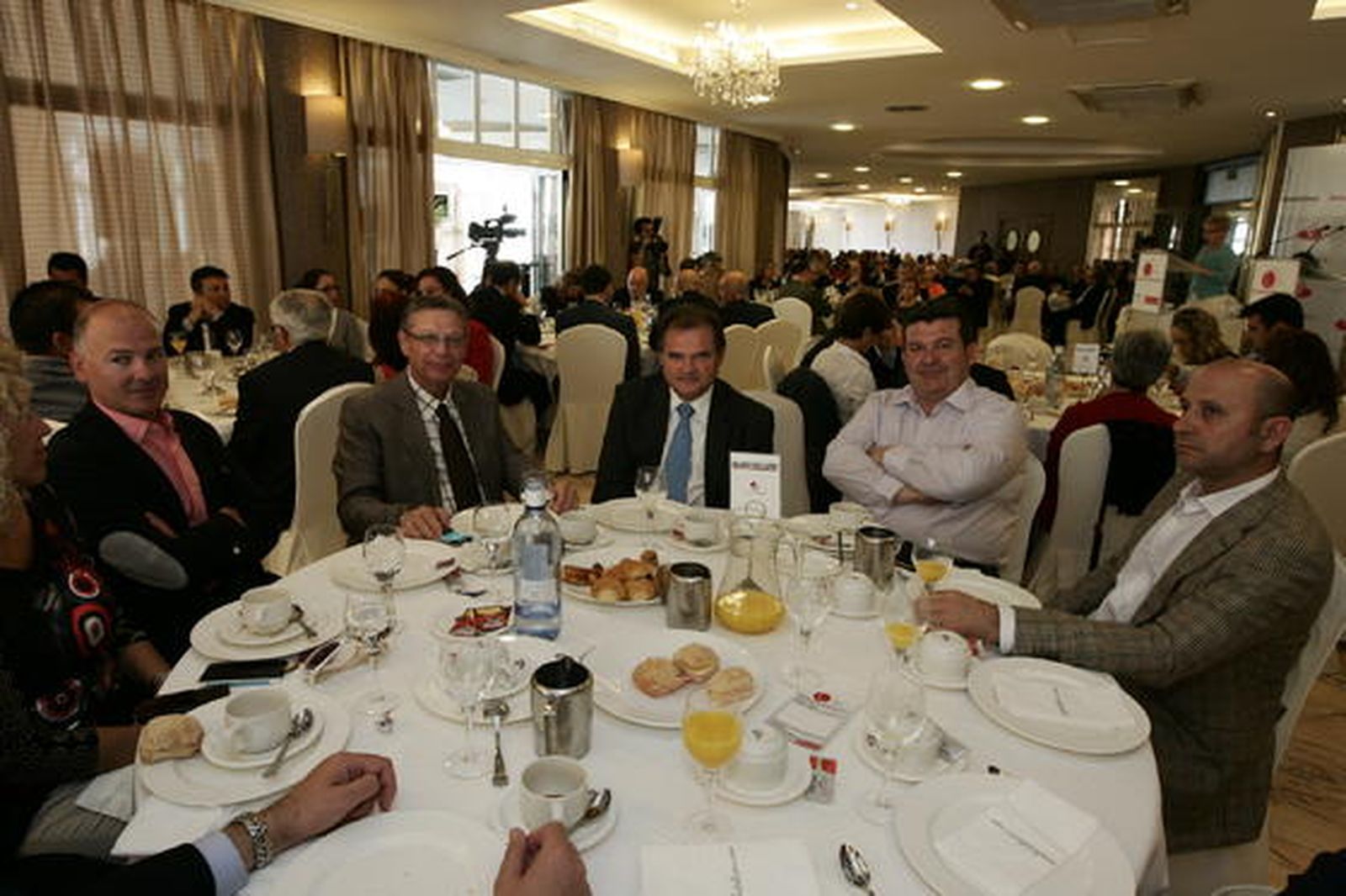 Joaquín Jiménez, Javier de las Nieves, vicerrector de la UAL, y Manuel Gómez, concejal de Agricultura del Ayuntamiento de El Ejido

Foto: Javier Alonso / Rafael G.