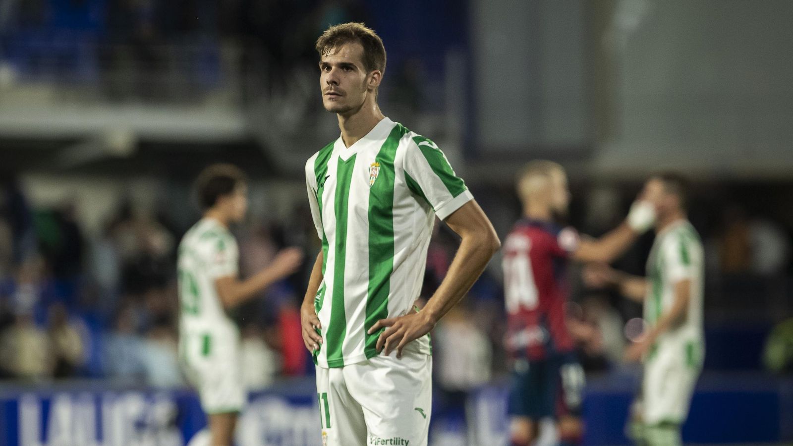 Ander Yoldi, con rostro serio tras la derrota del Córdoba CF en Huesca.