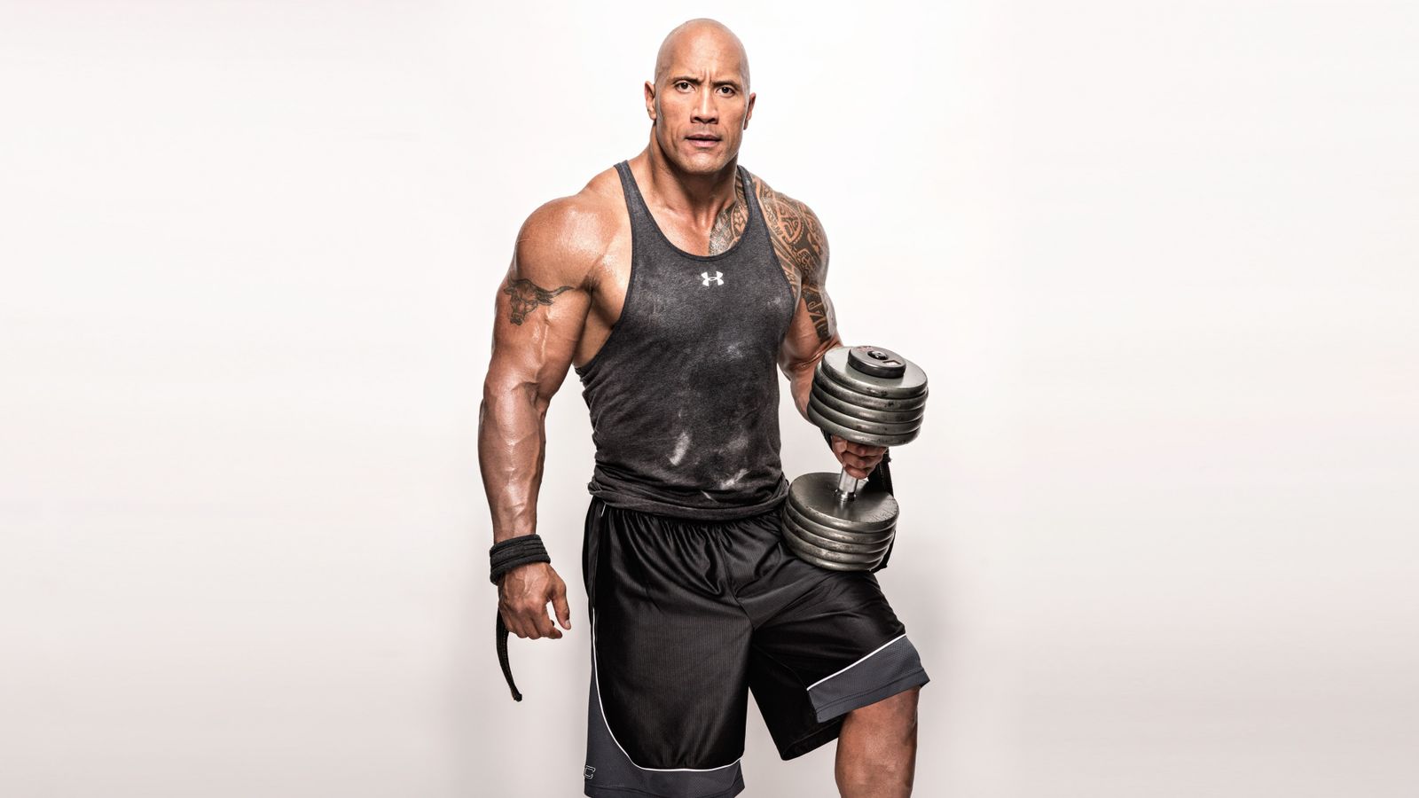 1. El actor Dwayne Johnson, que ha ganado 65 millones de dólares está en el segundo puesto de la lista de Forbes.  2. Mark Wahlberg, con 68 millones, es el mejor pagado. 3. Jackie Chan es el número cuatro. Su fortuna procede de producciones chinas. 4. Vin Diesel es el tercer actor del momento con más ceros en su nómina.
