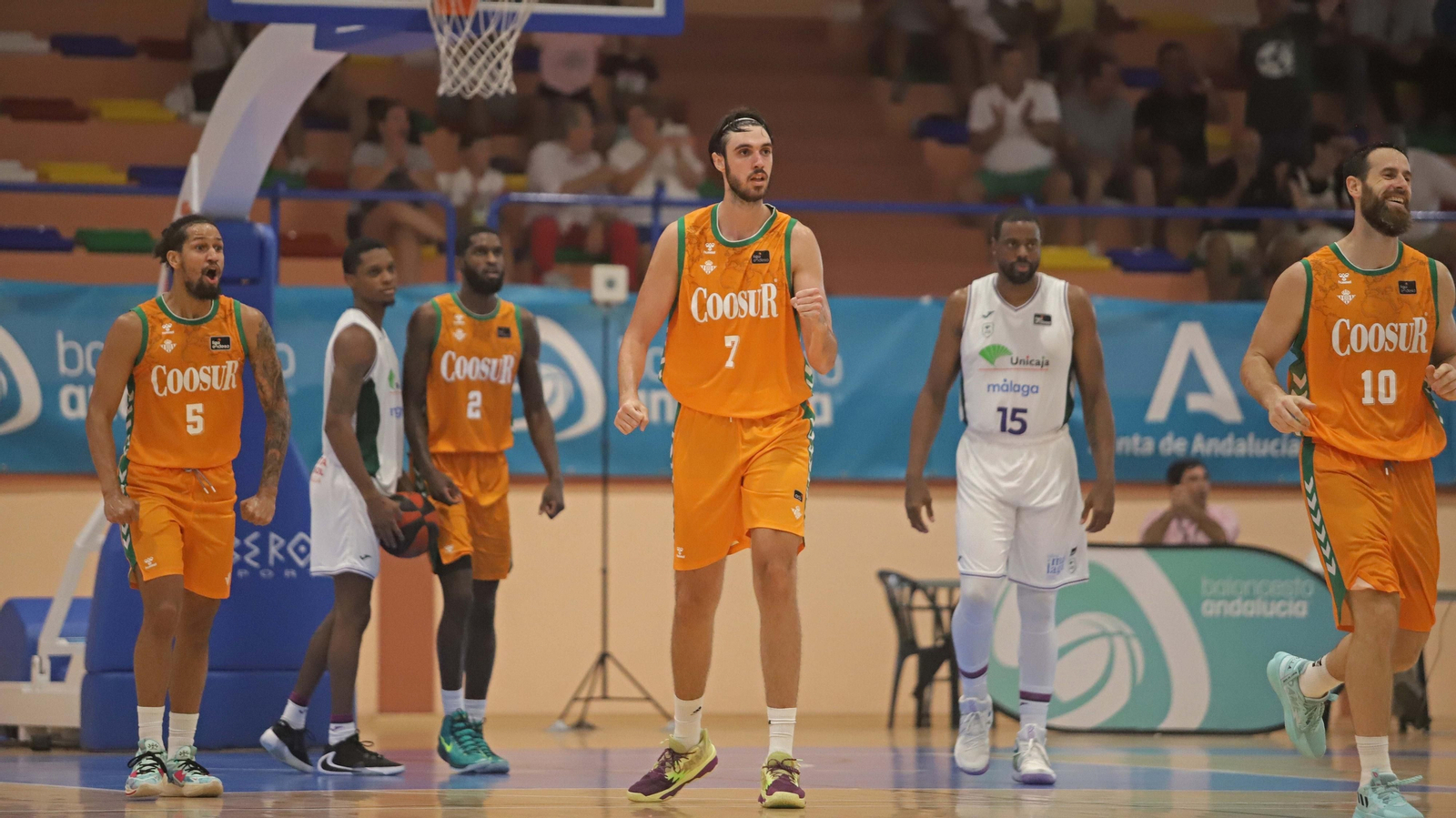 Las mejores fotos del Unicaja - Betis en La Línea