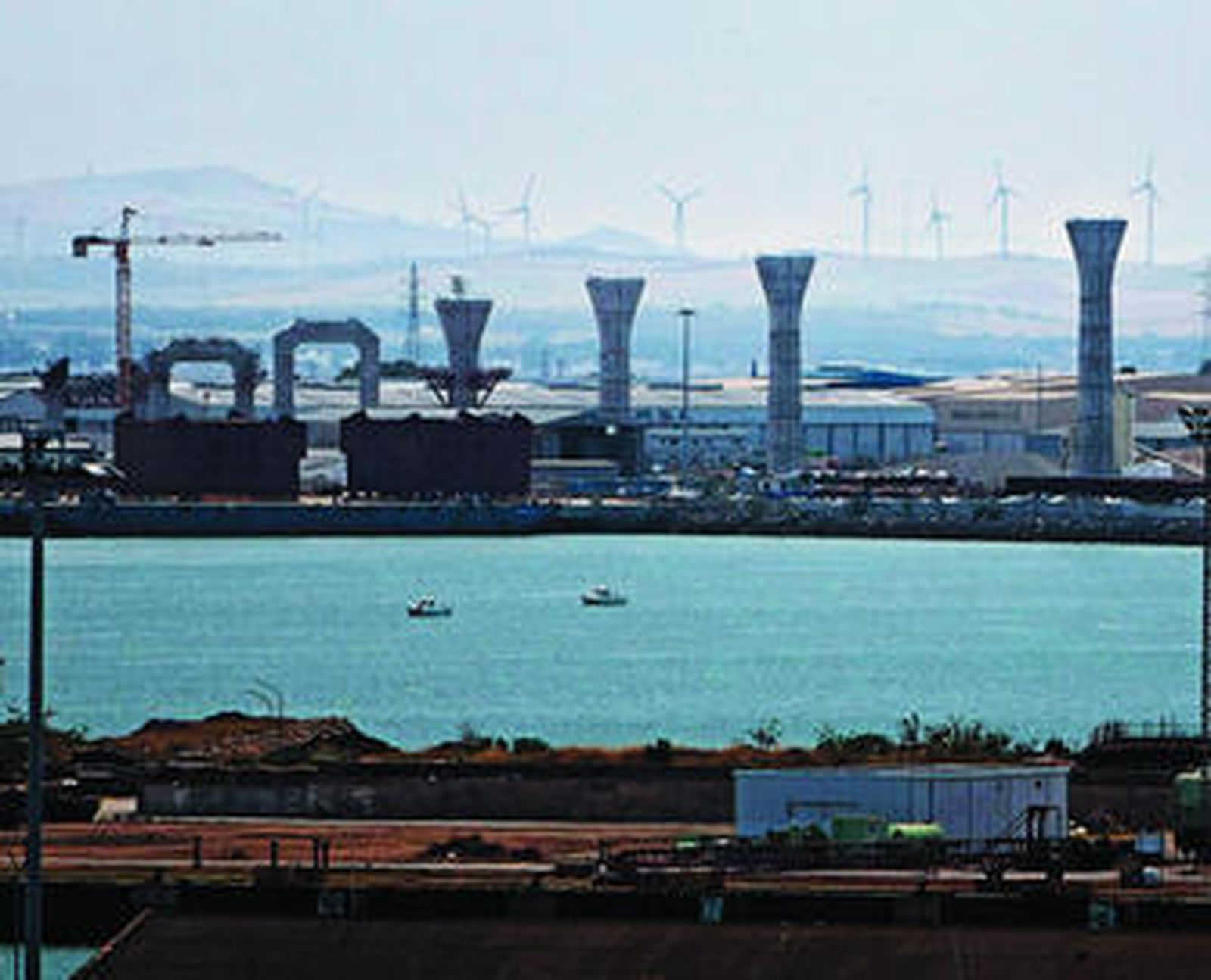 Vista actual del desarrollo de las obras del segundo puente, en una imagen tomada desde la capital gaditana.