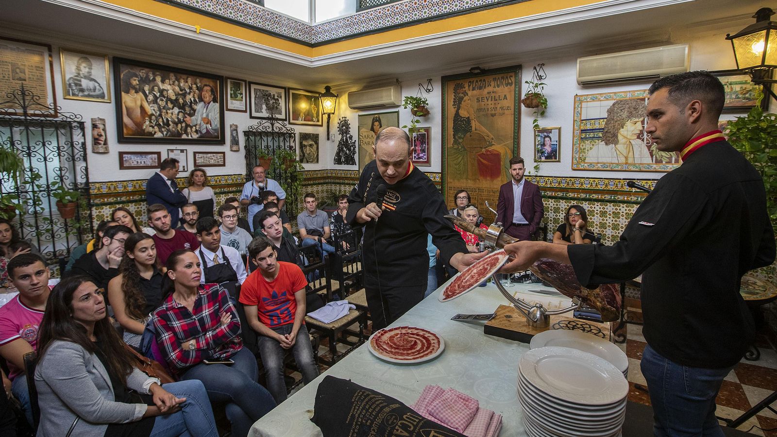 Masterclass de corte de jamón celebrada en la Venta de Vargas.