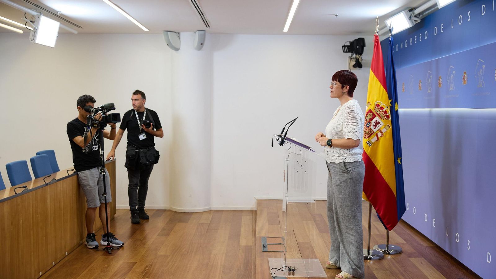 Rueda de prensa de una diputada de Compromís en la sala de prensa del Congreso