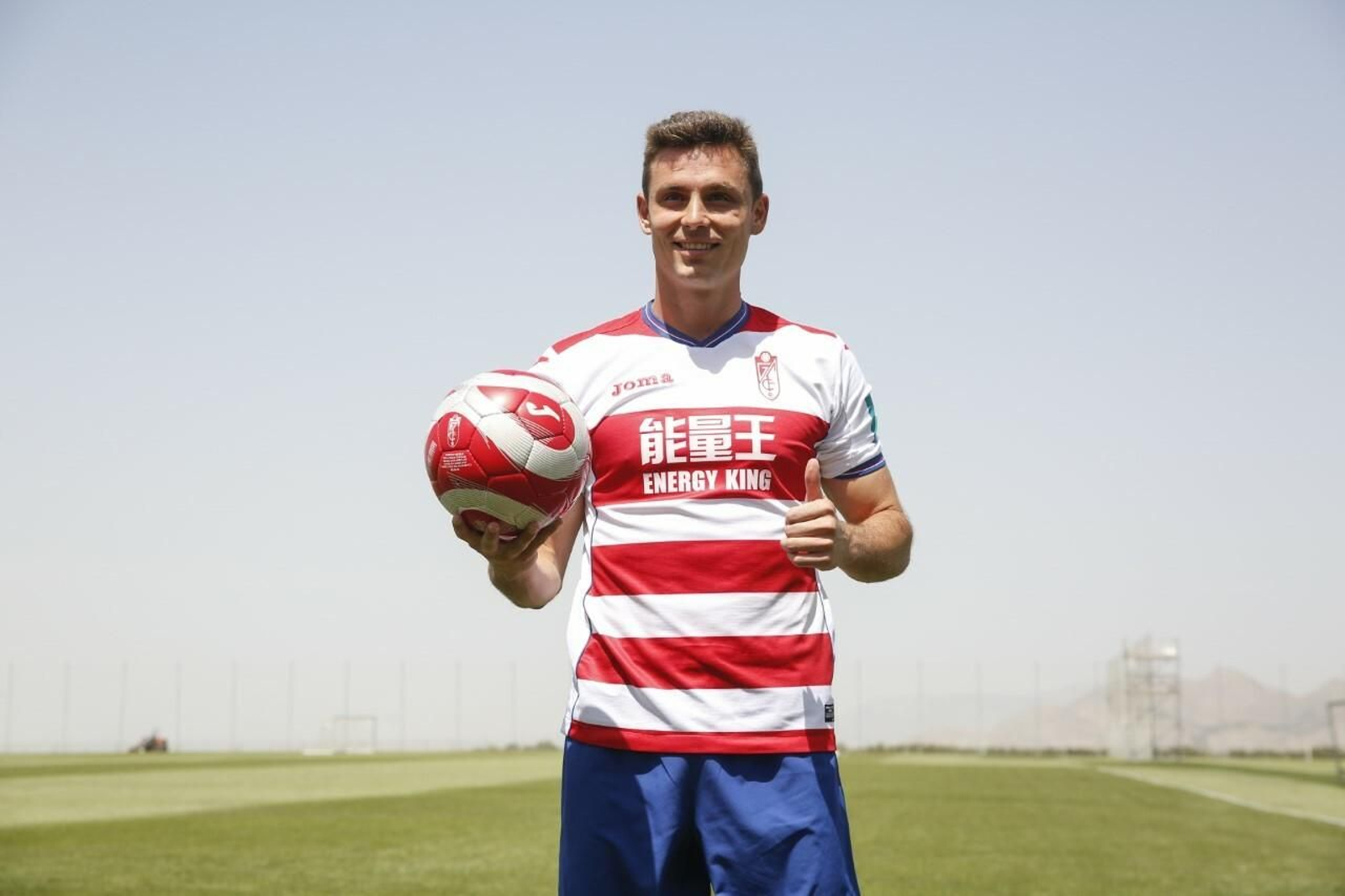 Alberto Martín, durante su presentación con el Granada.