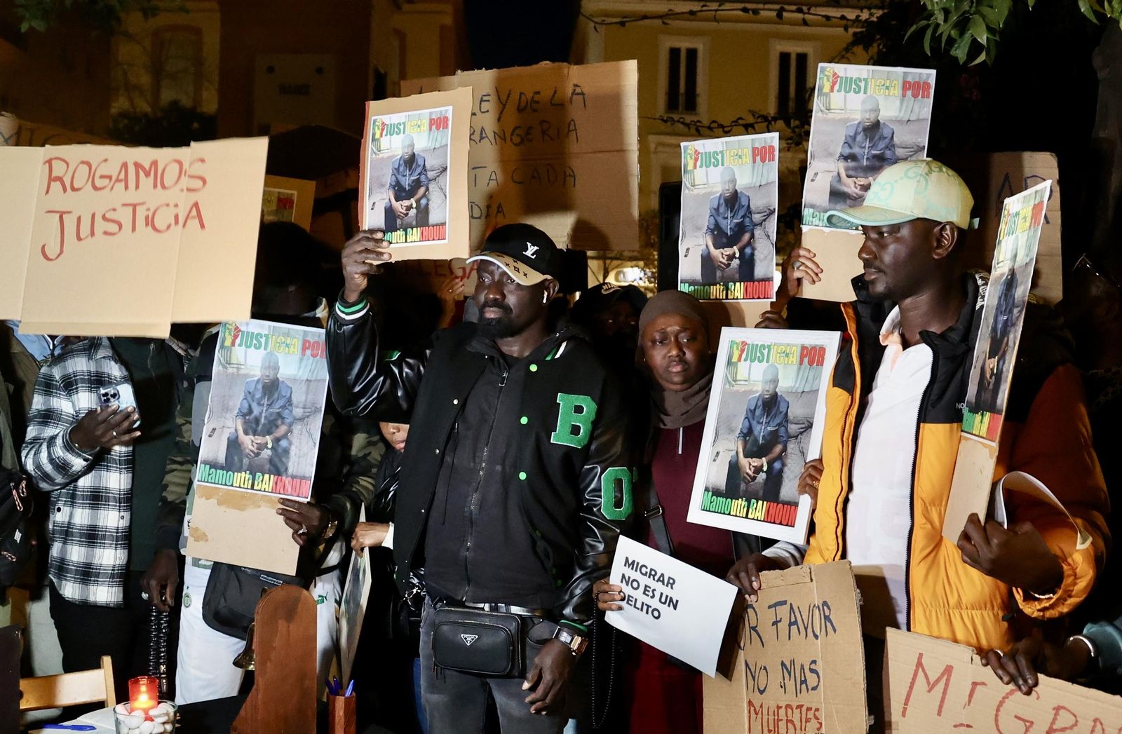 Concentración de senegaleses por la muerte de Mamouth