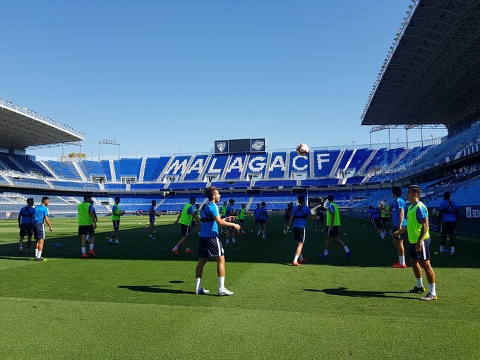 Entrenamiento del Málaga en La Rosaleda.