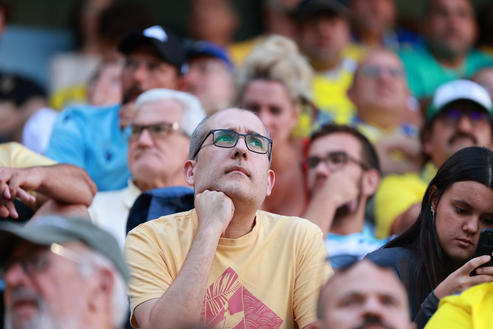Búscate entre las fotos del partido de fútbol Cádiz CF - CD Eldense